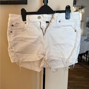 American Eagle Outfitters Classic White High V Rise Shortie Jean